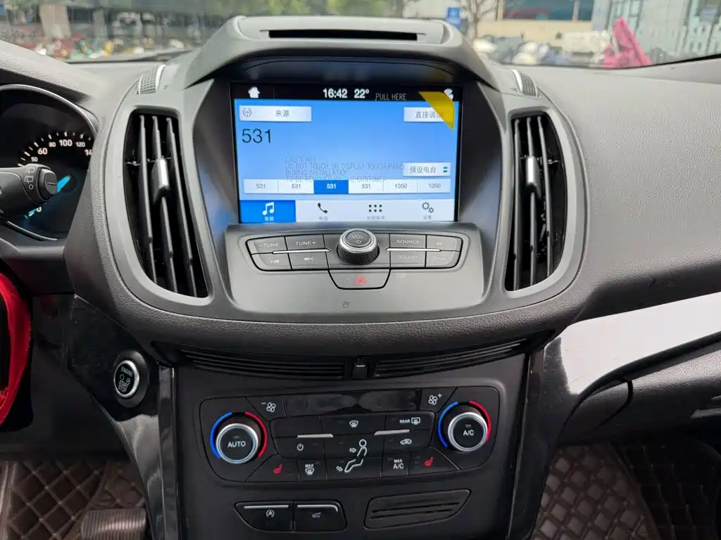 Ford Kuga — миниатюра 10