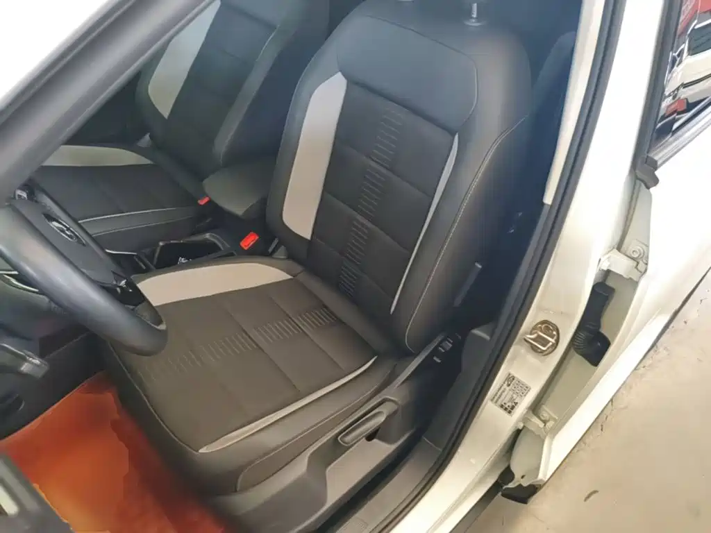 Volkswagen T-Roc — миниатюра 15