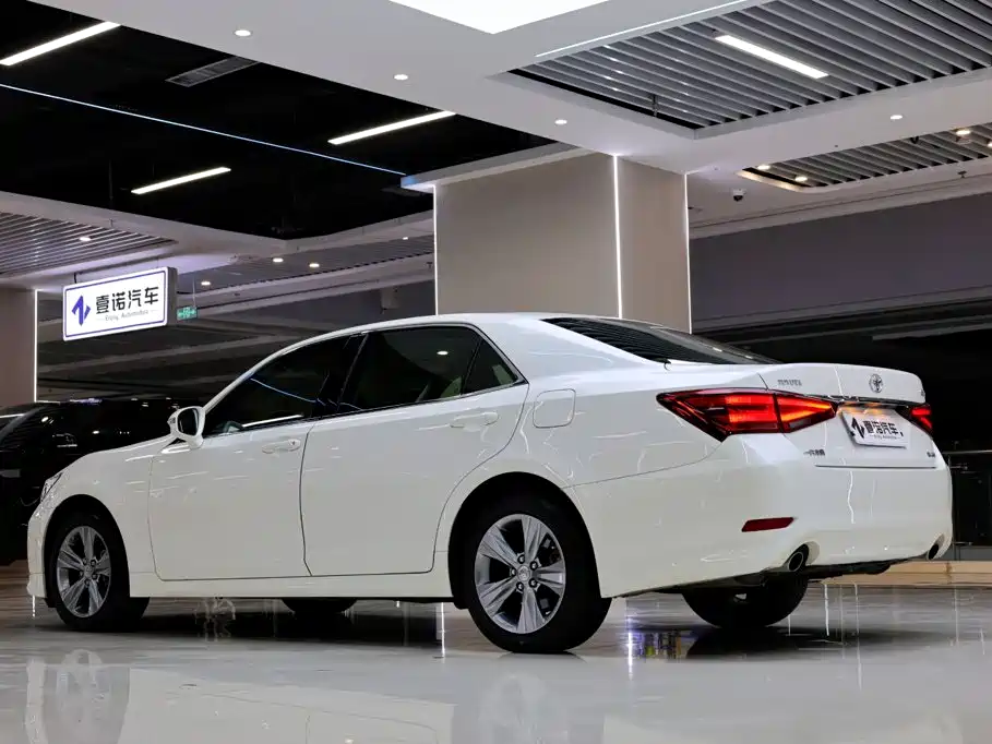 Toyota Crown — миниатюра 5