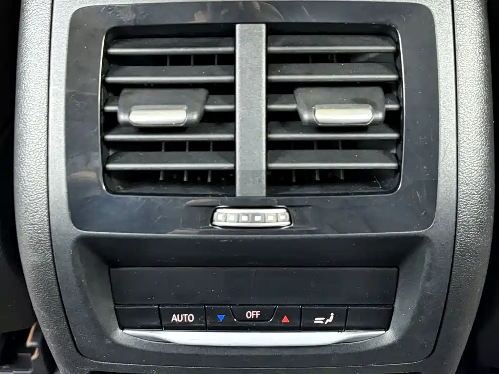 BMW iX3 — миниатюра 17