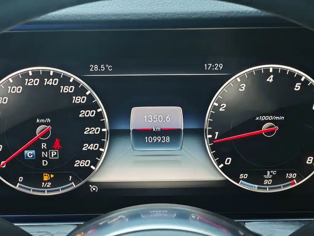 Mercedes-Benz E-Class — миниатюра 16