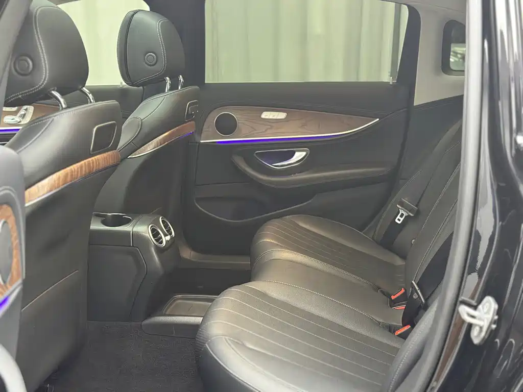 Mercedes-Benz E-Class — миниатюра 24