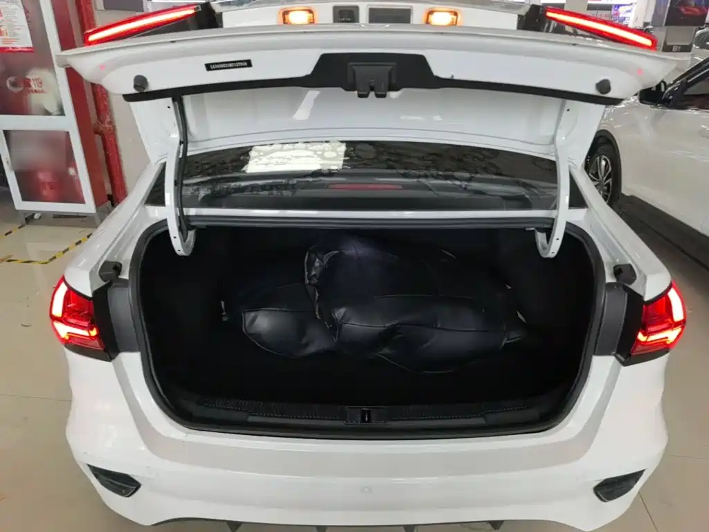 Roewe i5 — миниатюра 19