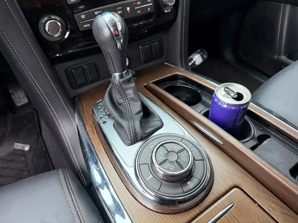 Nissan Patrol — миниатюра 9