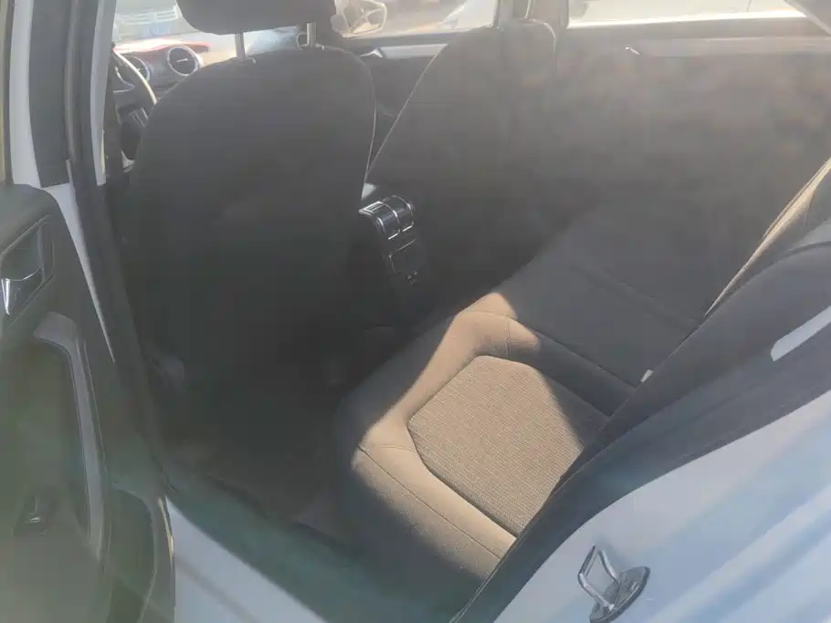 Volkswagen Jetta — миниатюра 11