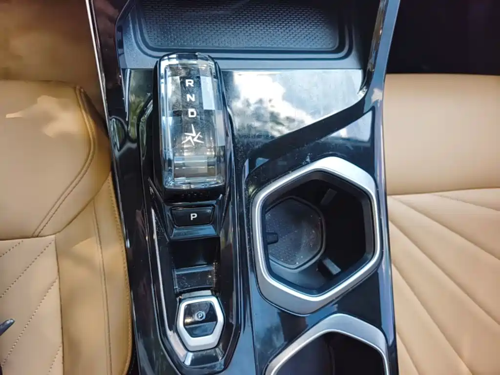 Geely Boyue L — миниатюра 14