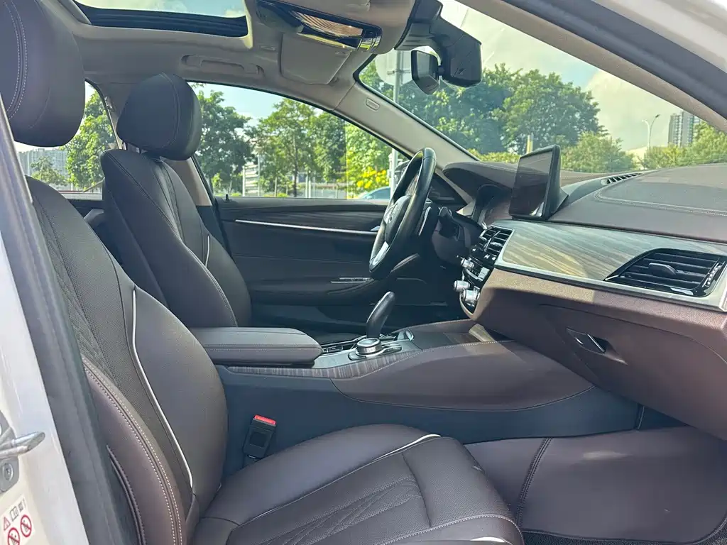 BMW 5 Series — миниатюра 12