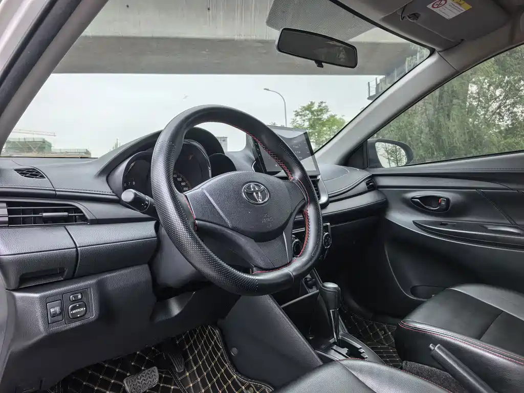 Toyota Yaris L — миниатюра 5