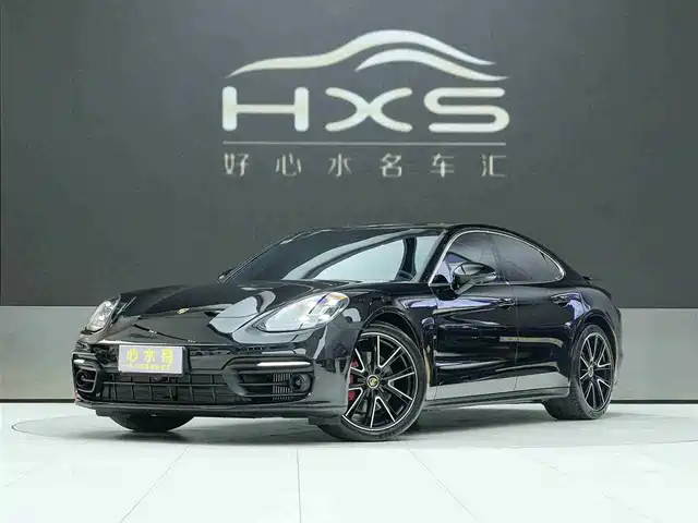 PORSCHE PANAMERA