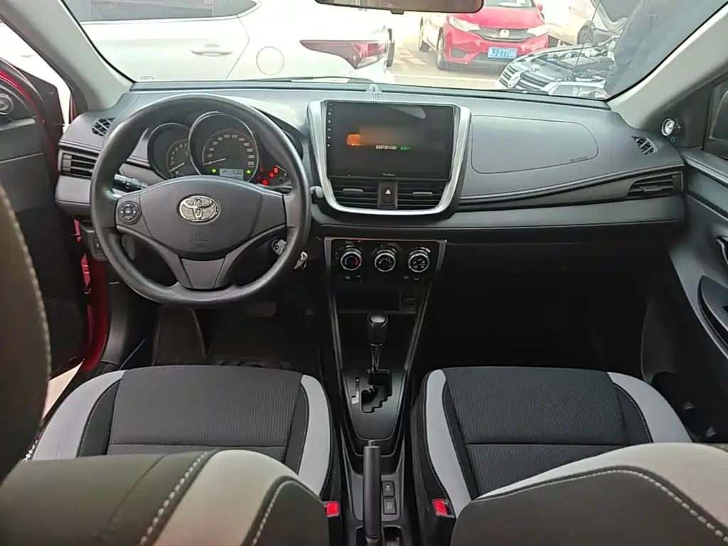 Toyota Yaris L — миниатюра 10