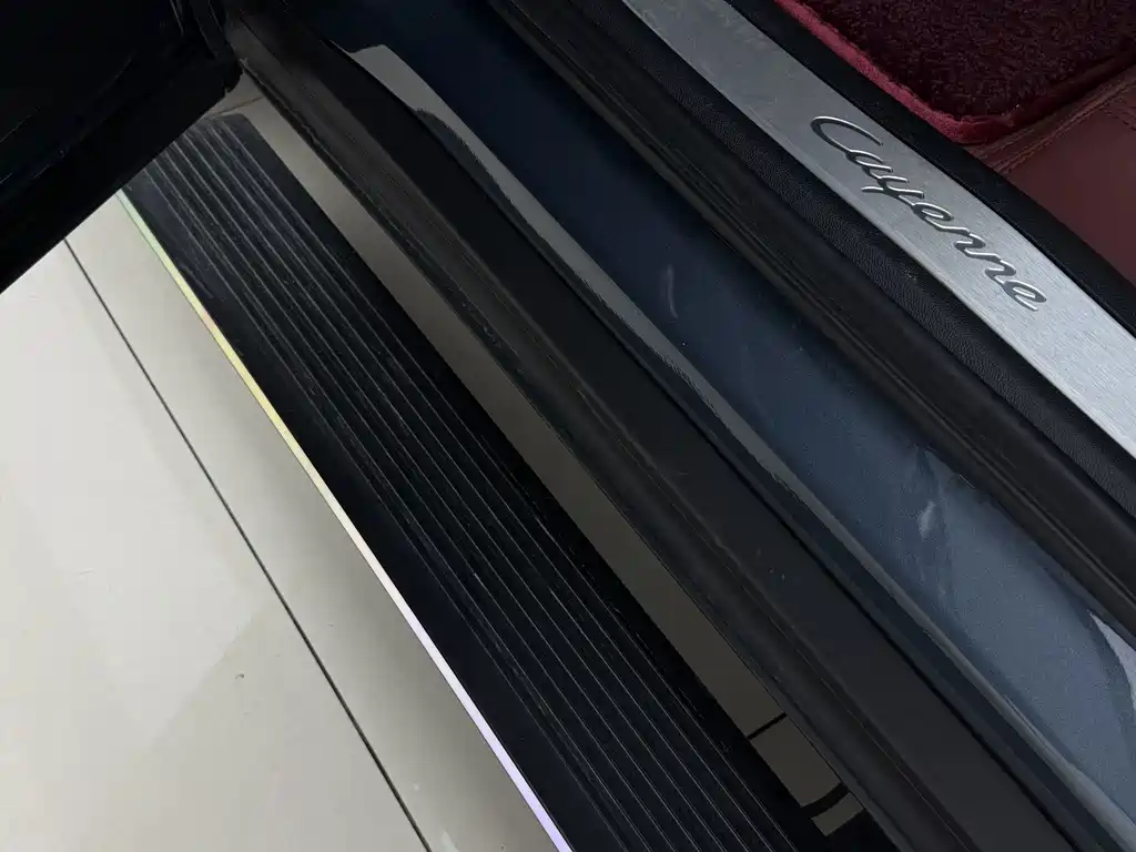 Porsche Cayenne — миниатюра 18