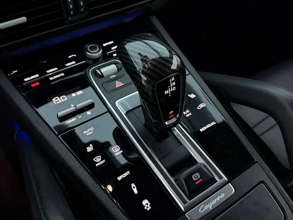 Porsche Cayenne — миниатюра 9
