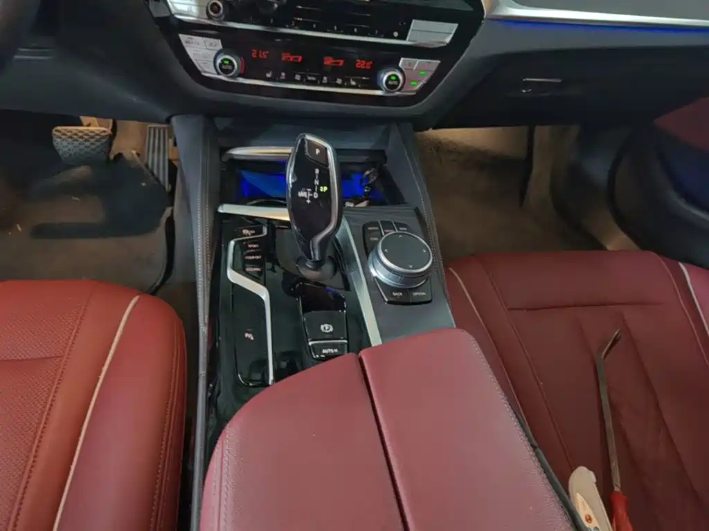 BMW 5 Series — миниатюра 14