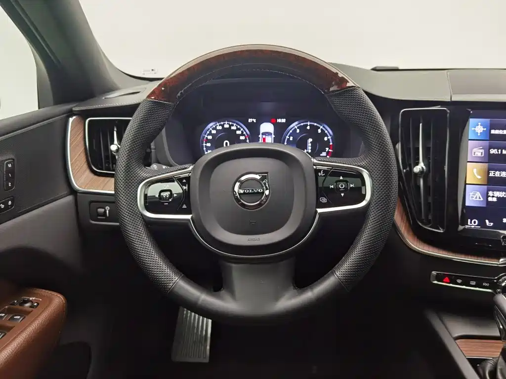 Volvo XC60 — миниатюра 11