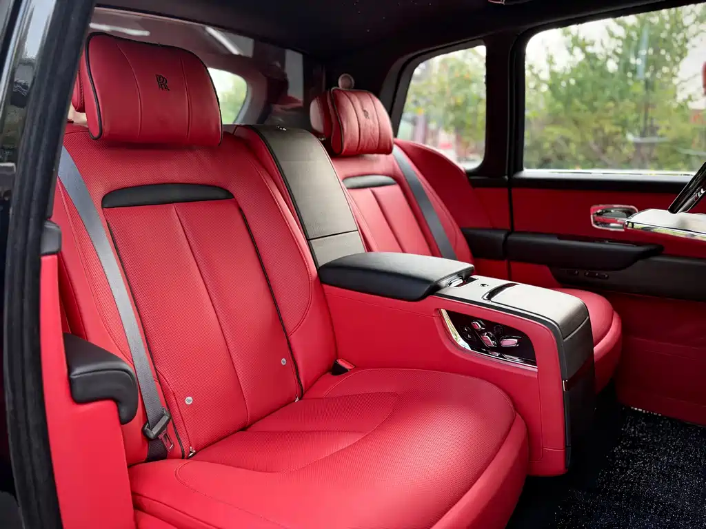 Rolls-Royce Cullinan — миниатюра 23