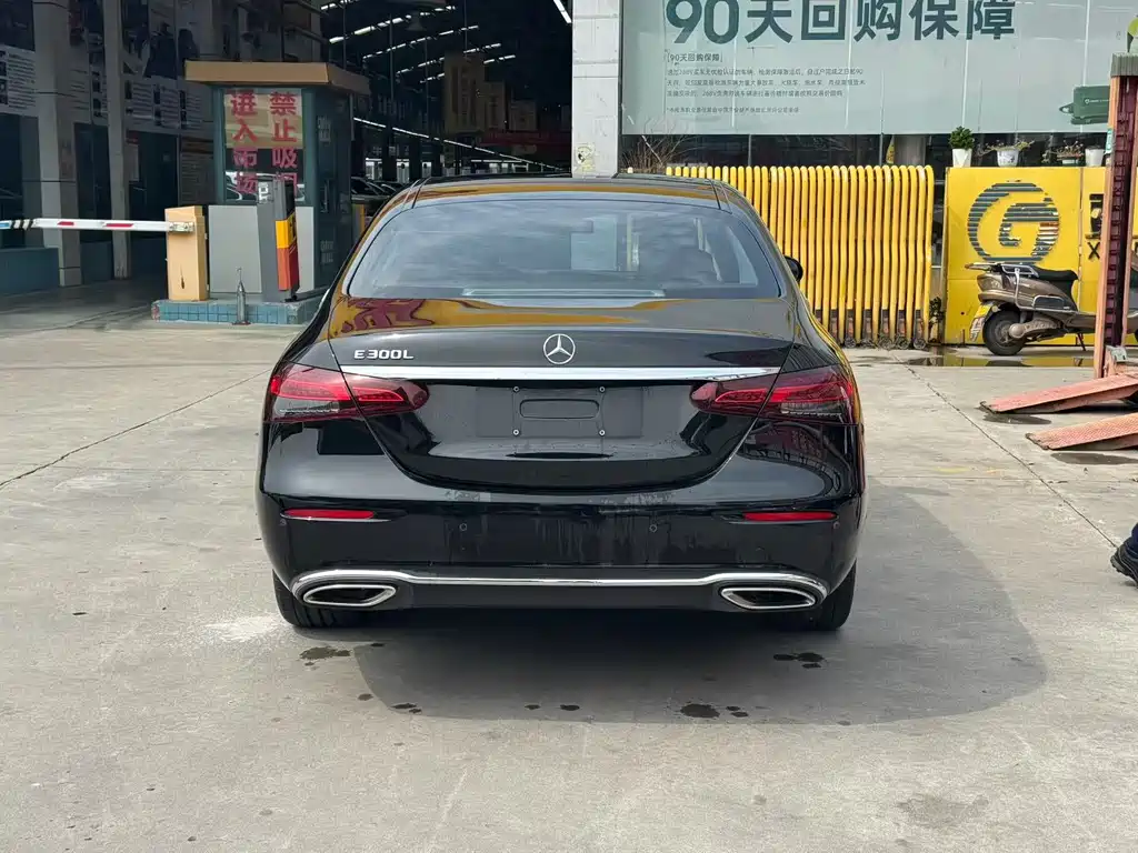 Mercedes-Benz E-Class — миниатюра 8