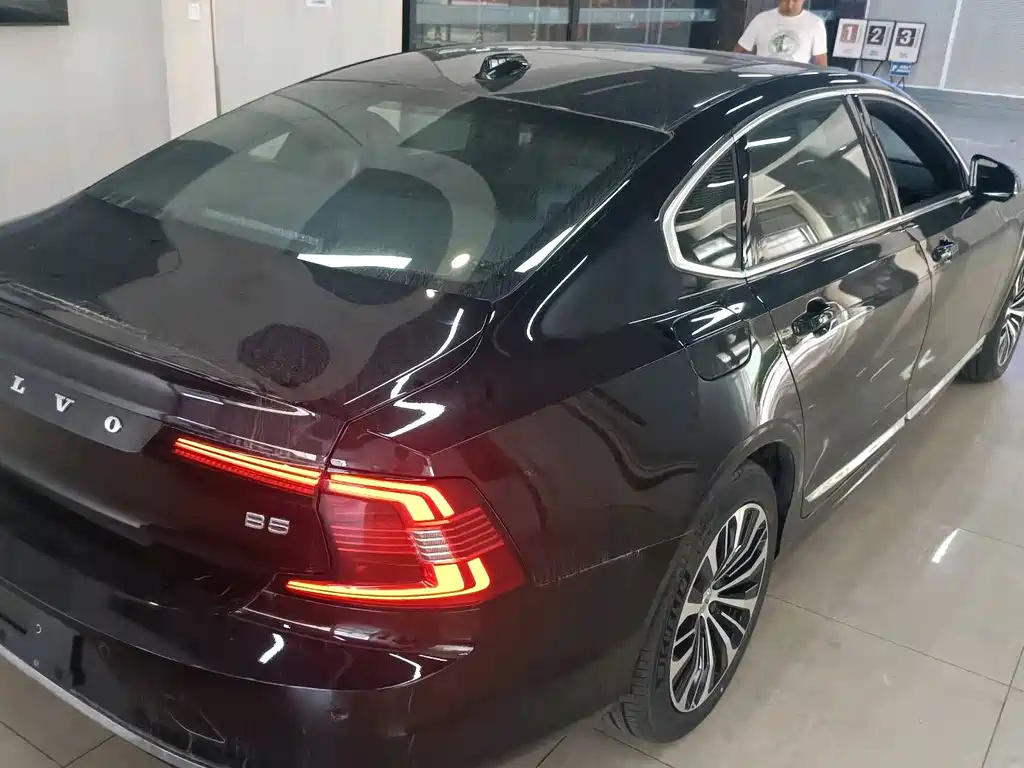 Volvo S90 — миниатюра 2