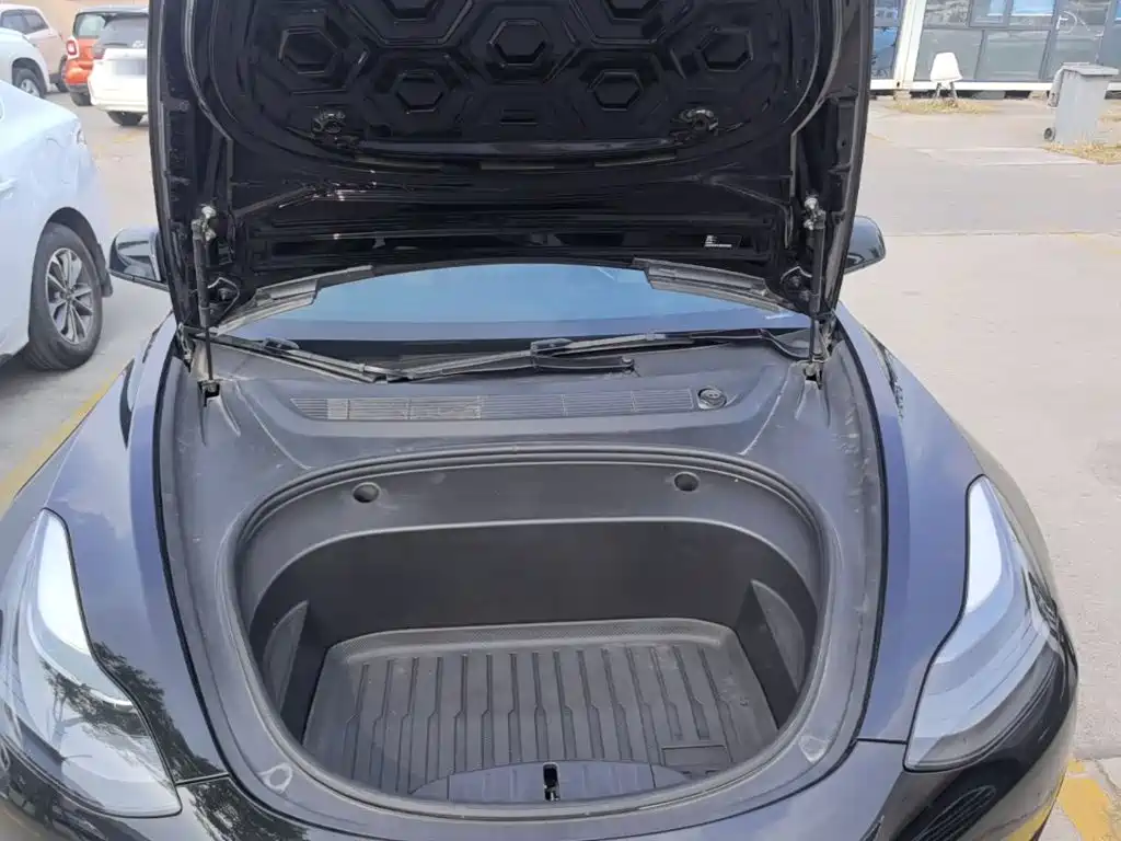 Tesla Model 3 — миниатюра 20