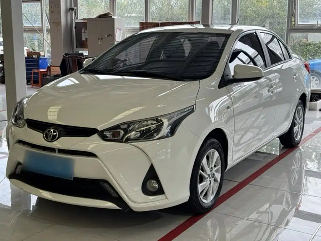 Toyota Yaris L — миниатюра 2