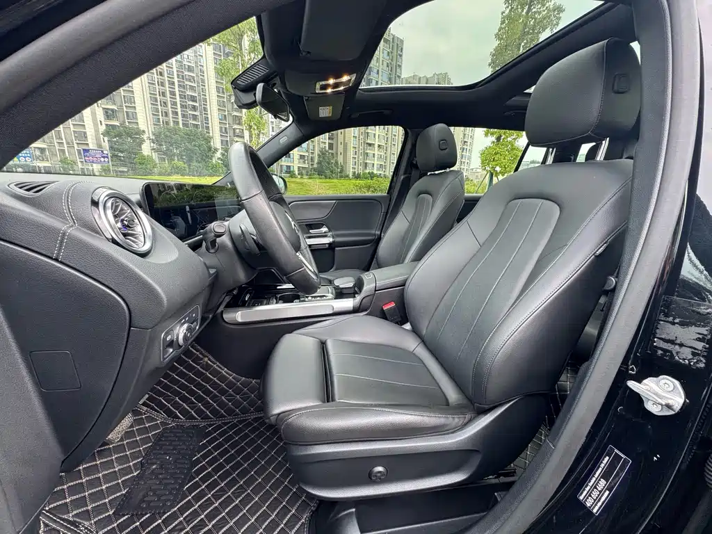 Mercedes-Benz GLB — миниатюра 11