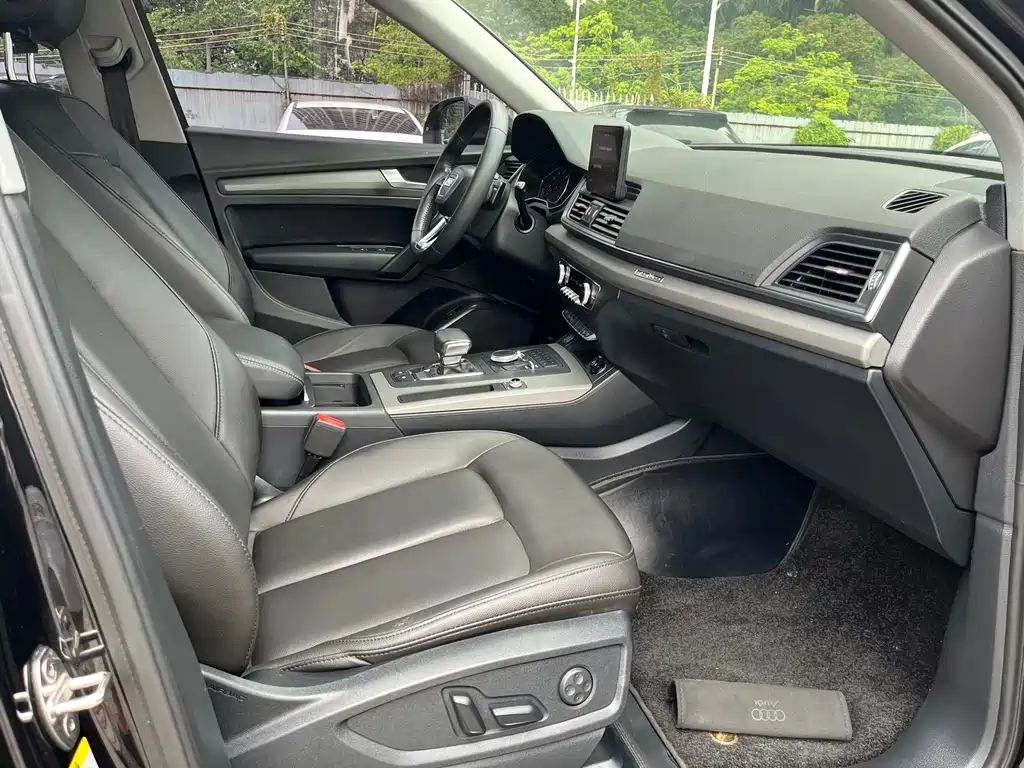Audi Q5L 2018 40 TFSI VI