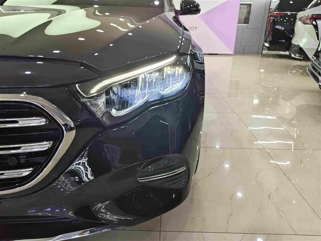 Mercedes-Benz E-Class — миниатюра 11