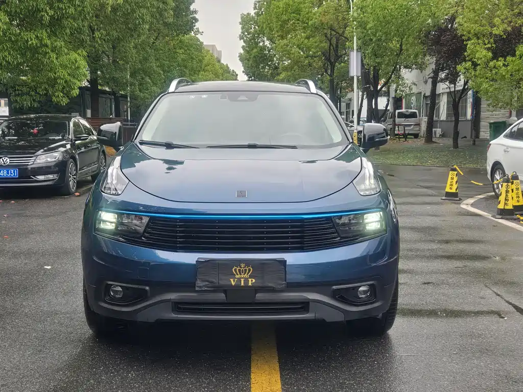 Купить Lynk & Co 01