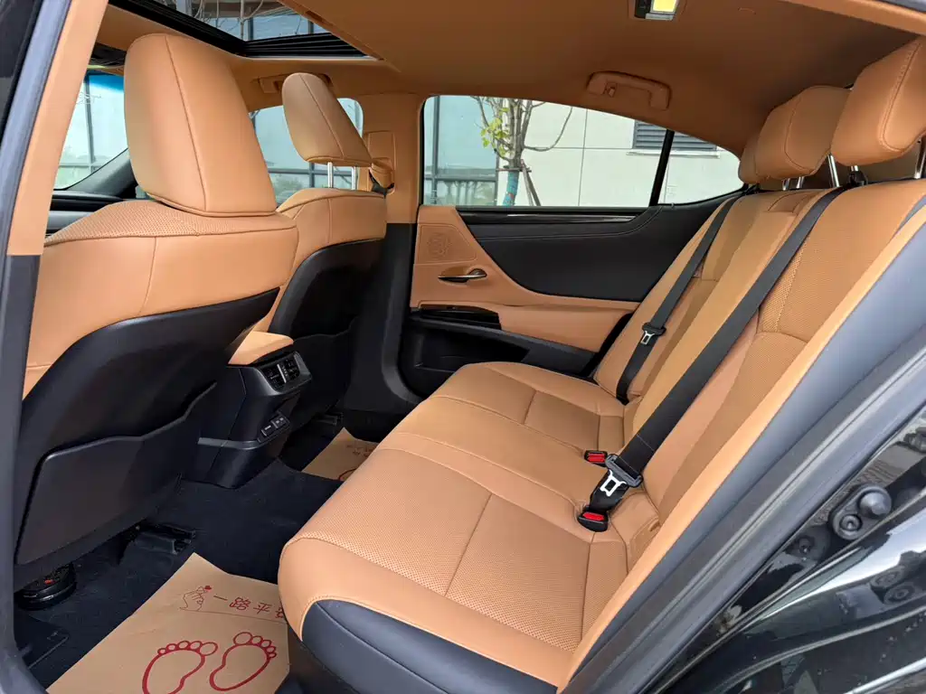 Lexus ES — миниатюра 8