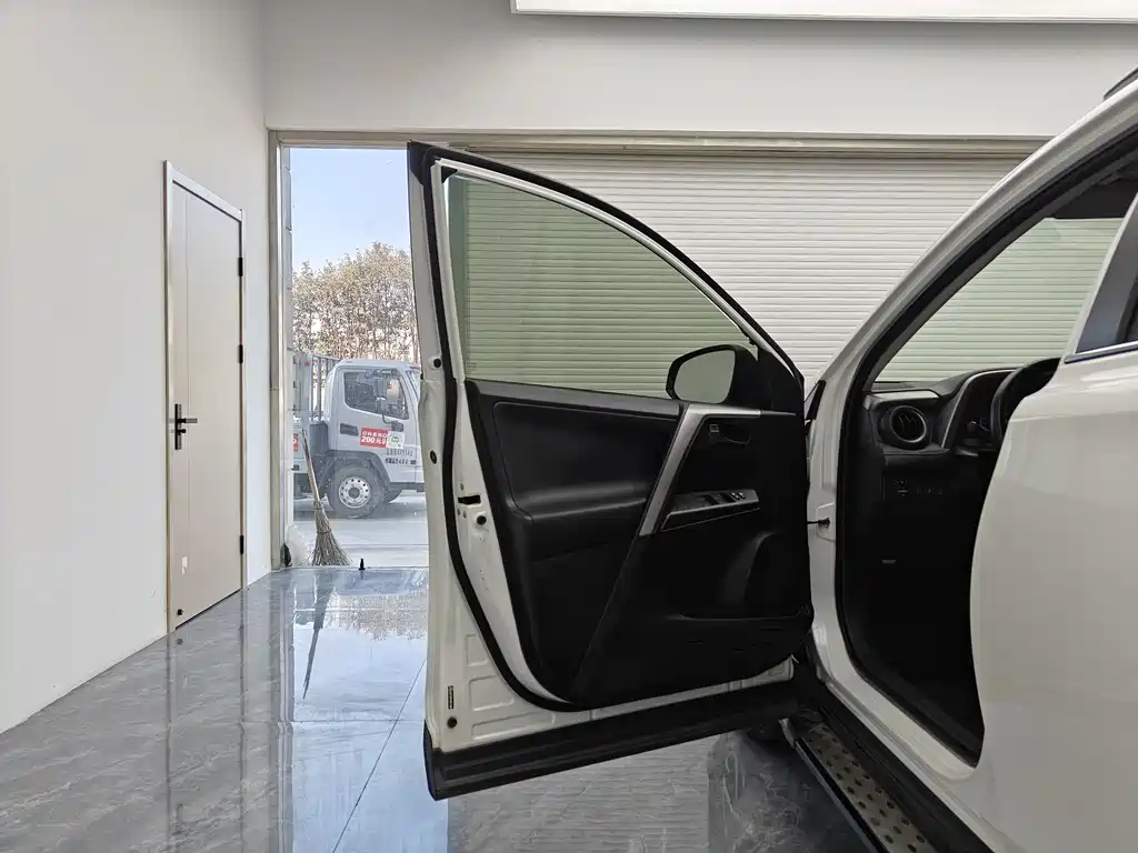 Toyota RAV4 2016 2.0L CVT V