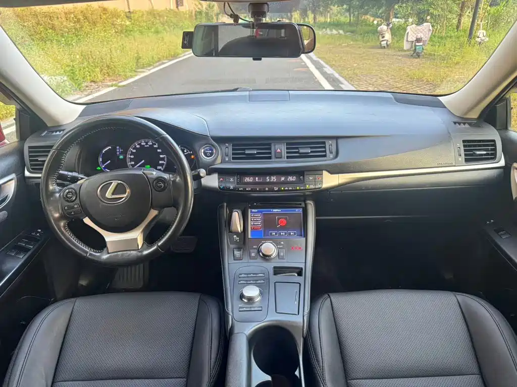 Lexus CT — миниатюра 4