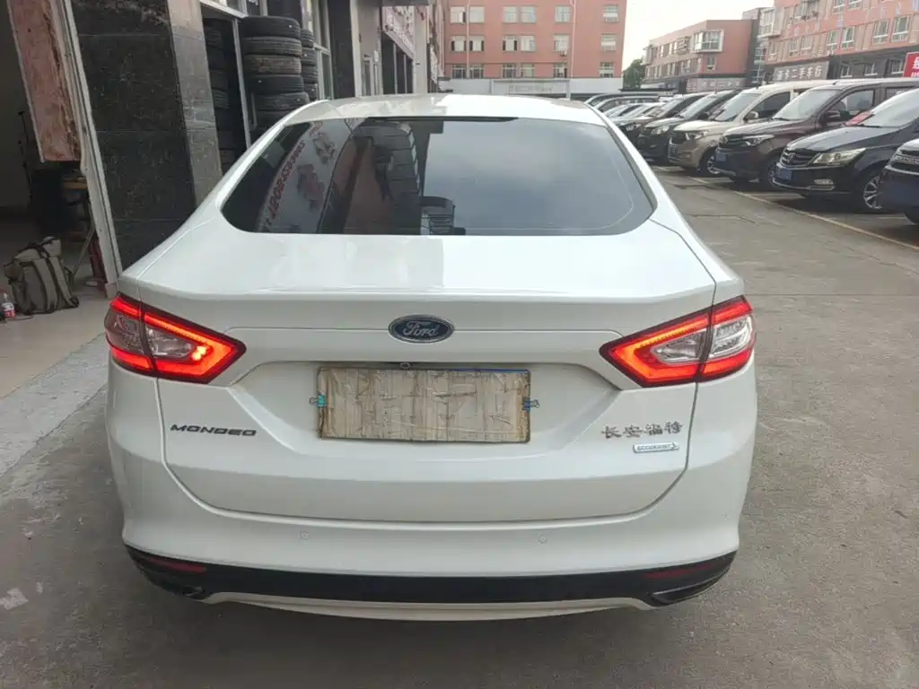 Ford Mondeo — миниатюра 6