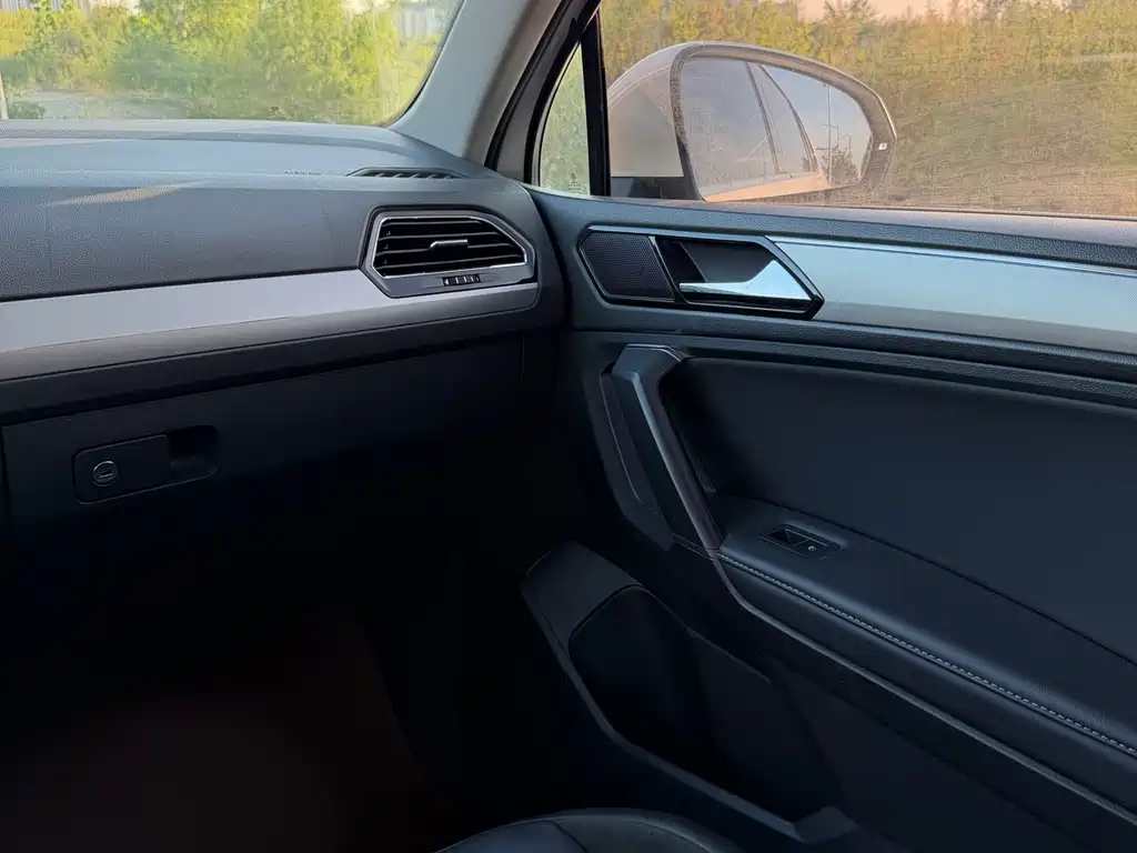 Volkswagen Tiguan L — миниатюра 17