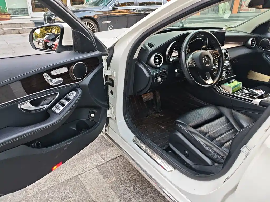 Mercedes-Benz C-Class — миниатюра 12