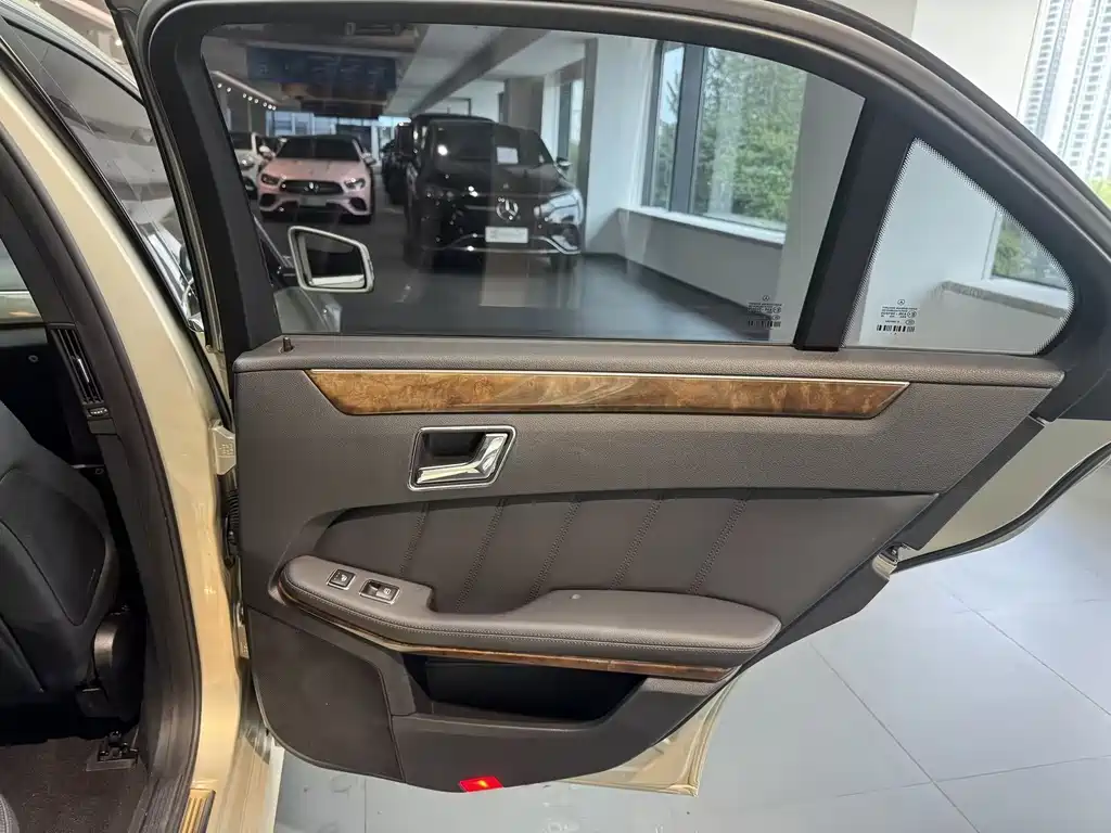 Mercedes-Benz E-Class (Import) — миниатюра 23