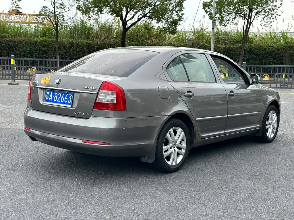 Skoda Octavia 2014 1.6L AT