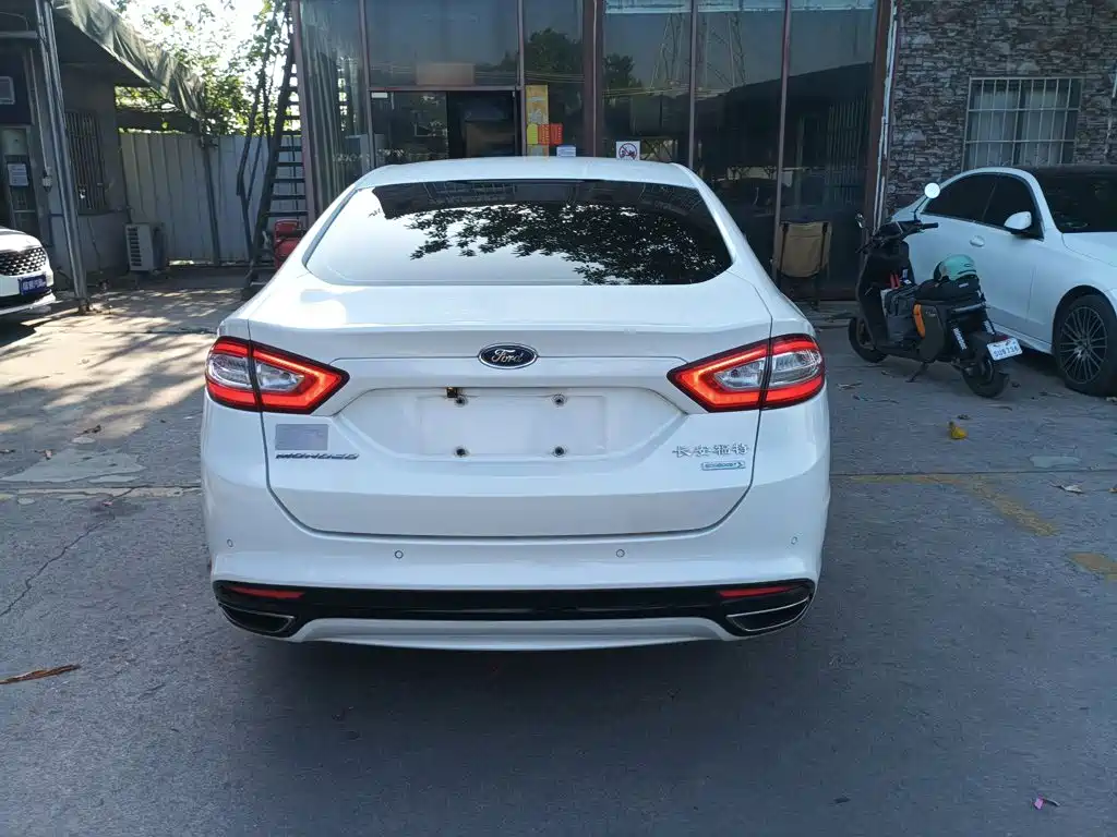 Ford Mondeo — миниатюра 6