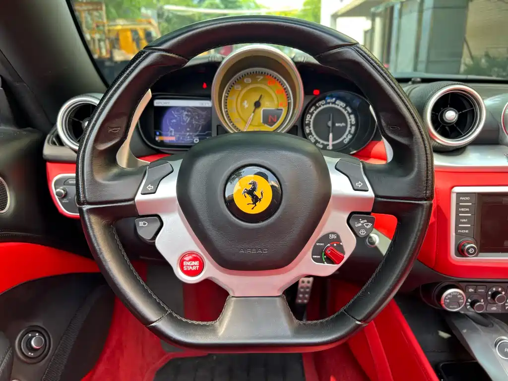 FERRARI CALIFORNIA T
