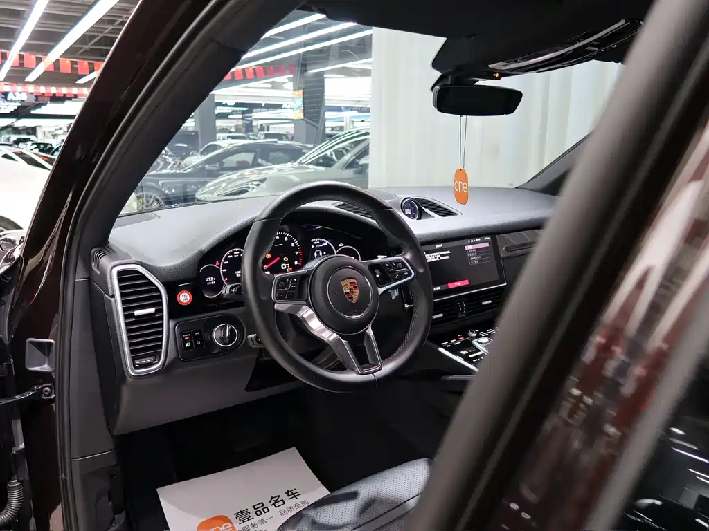 Porsche Cayenne — миниатюра 6
