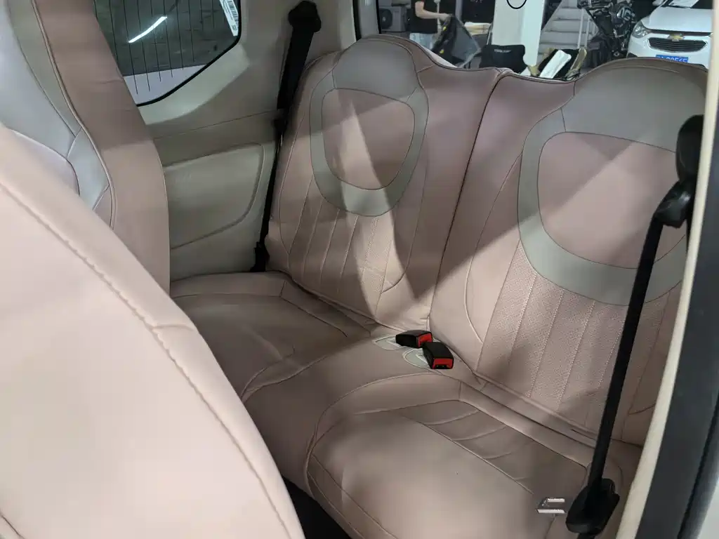 Wuling MINIEV — миниатюра 9