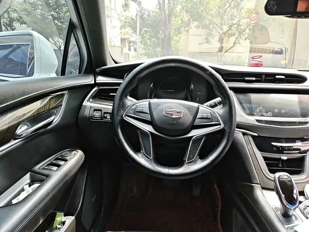 Cadillac XT5 — миниатюра 11