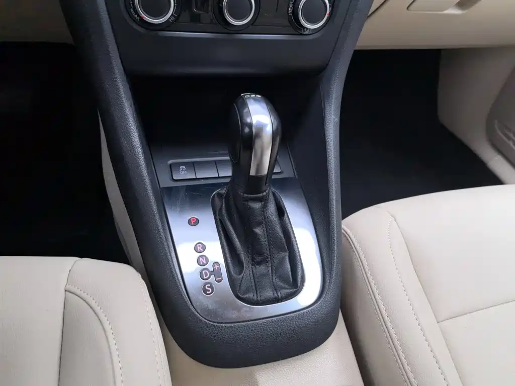 Volkswagen Golf — миниатюра 13