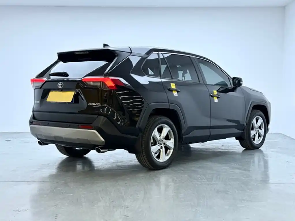 Toyota RAV4 — миниатюра 6
