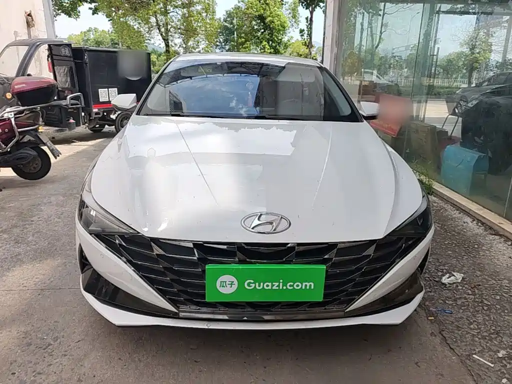 Hyundai Elantra — миниатюра 3