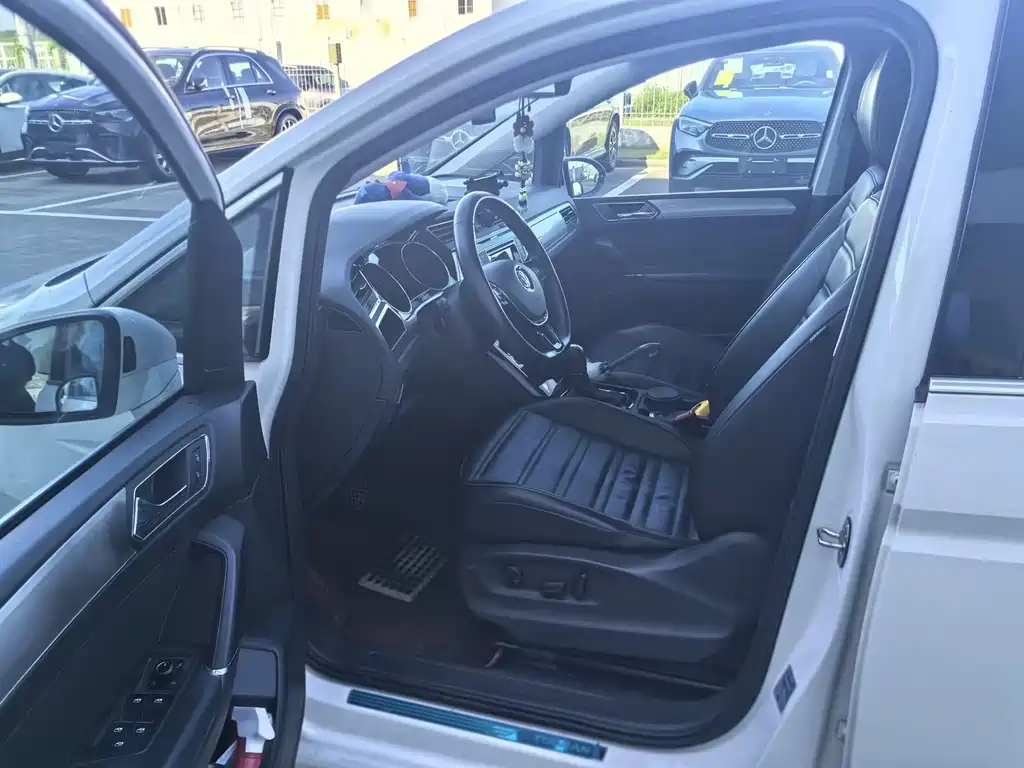 Volkswagen Touran — миниатюра 6