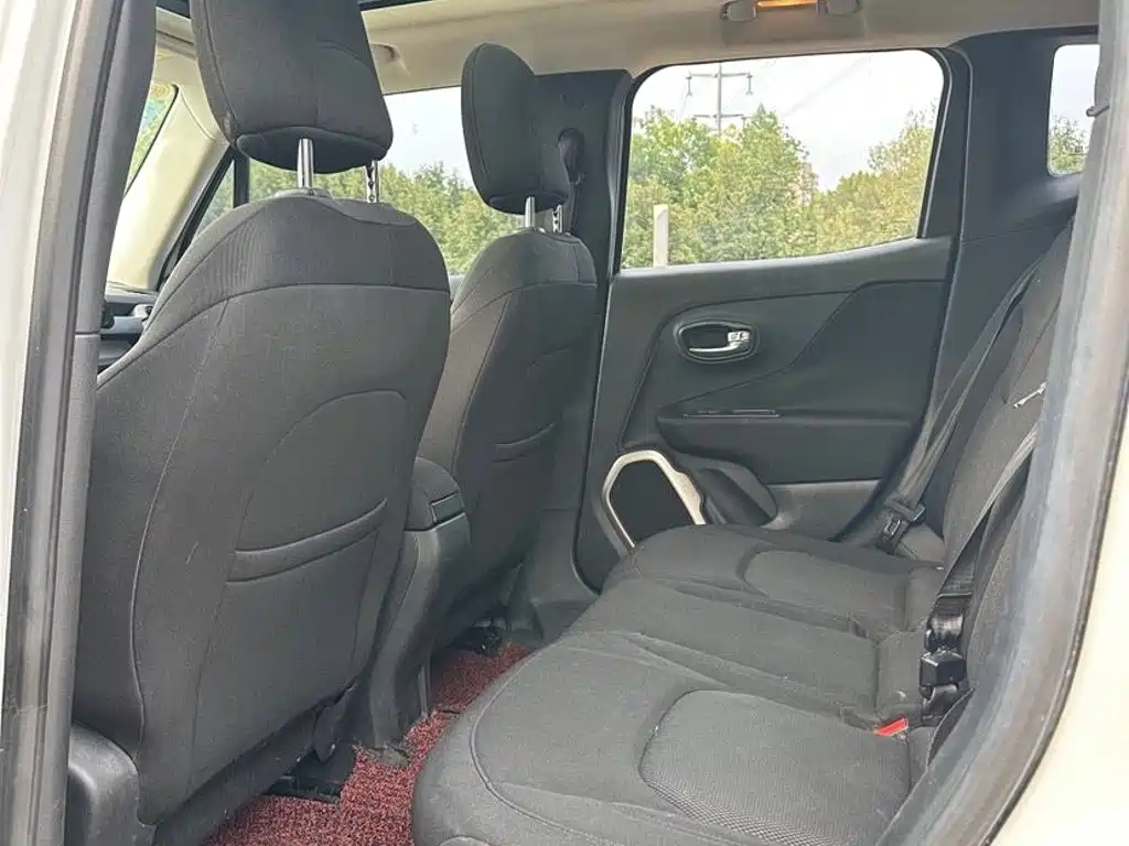 Jeep Renegade — миниатюра 7