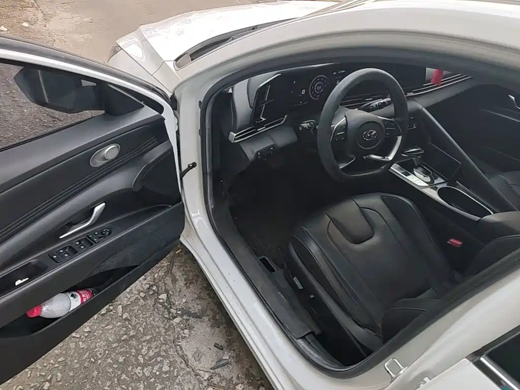 Hyundai Elantra — миниатюра 16