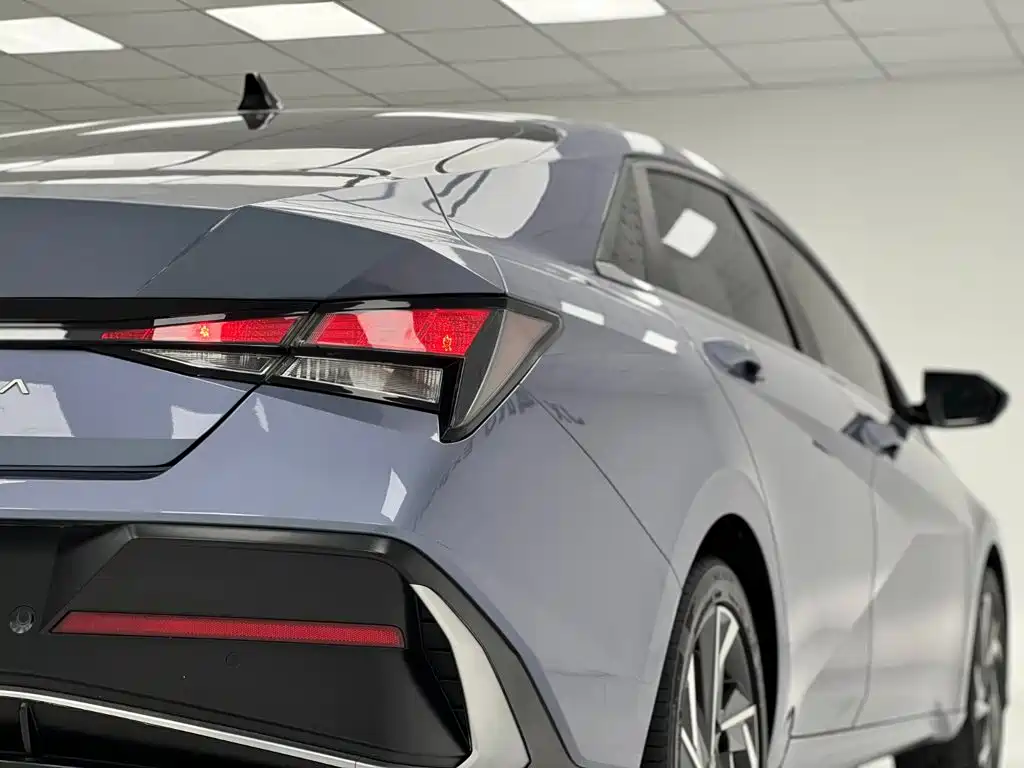 Hyundai Elantra — миниатюра 9