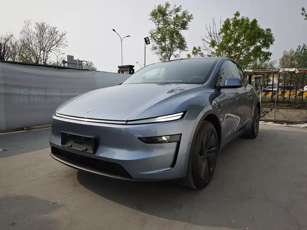 Tesla Model Y 2025