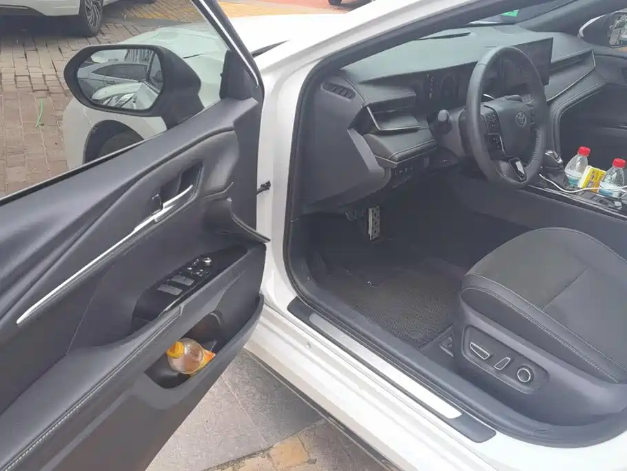 Toyota Camry — миниатюра 7