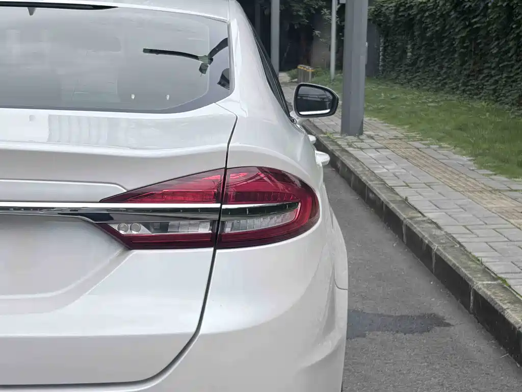 Ford Mondeo — миниатюра 13
